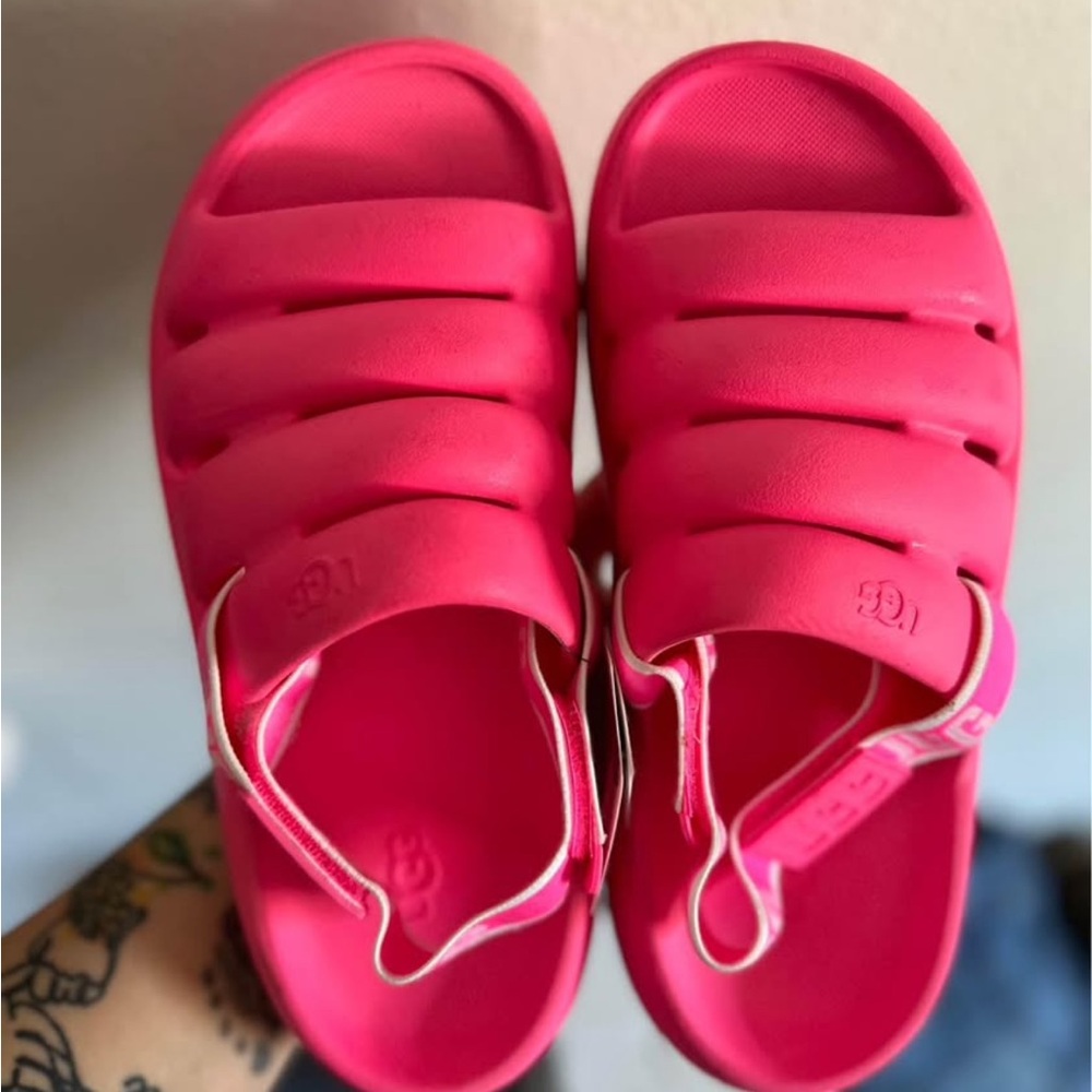 UGG Women’s Vibrant Pink Sandals